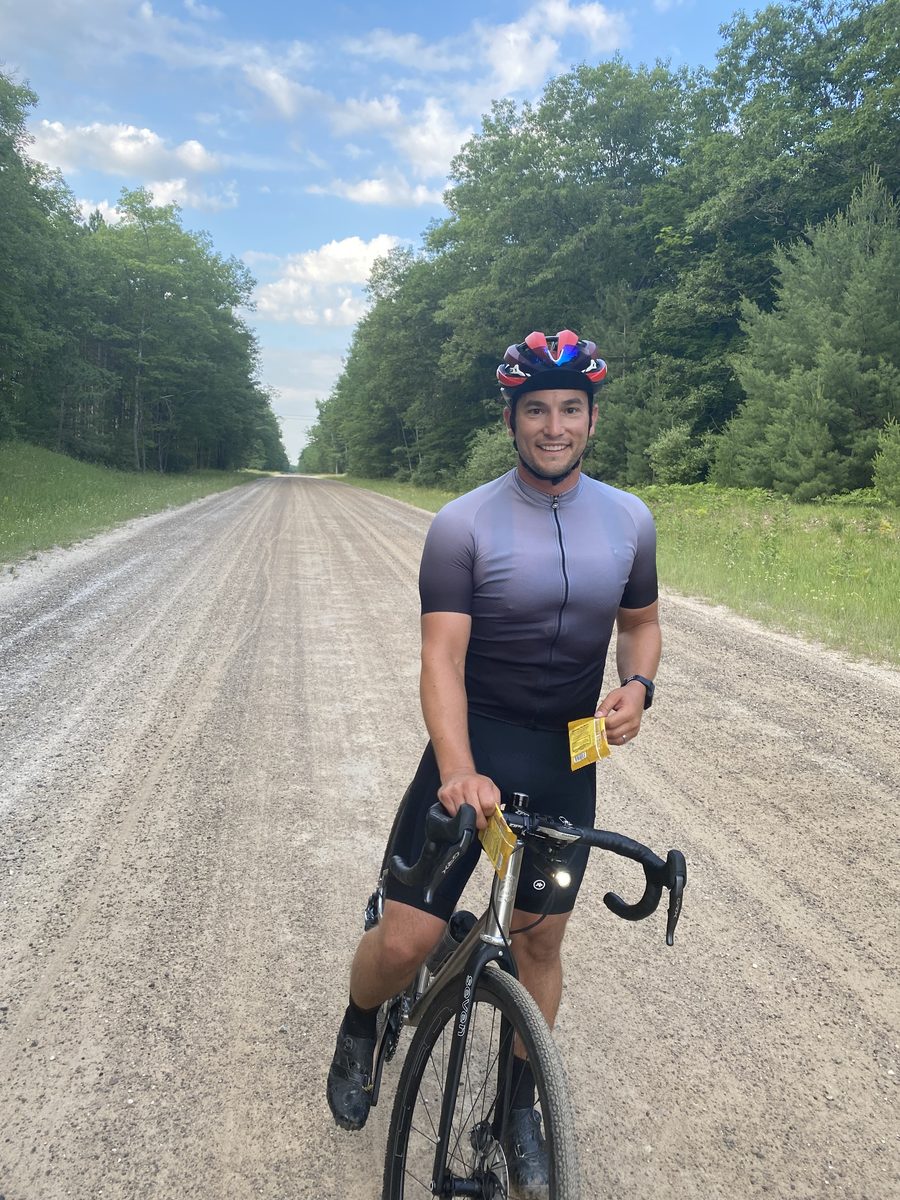 Graveleros member on the gravel path